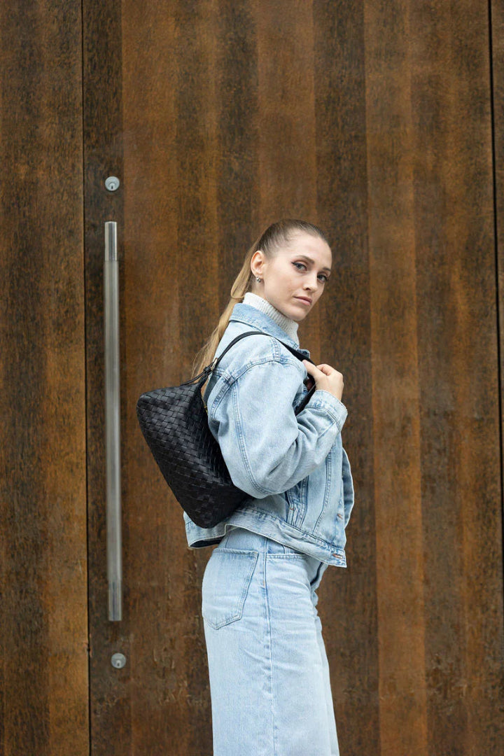 Risa Rhea Woven Shoulder Bag Black