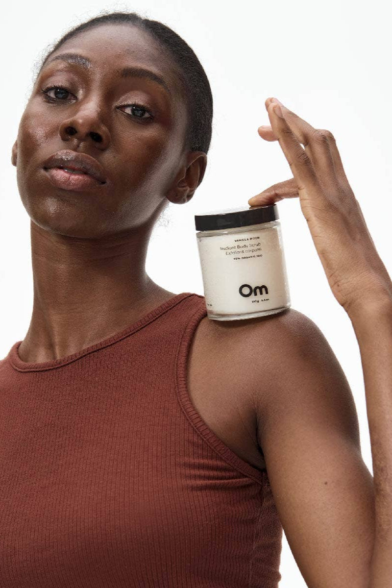 Om Organics Vanilla Moon Radiant Body Scrub - Full Size 195 g