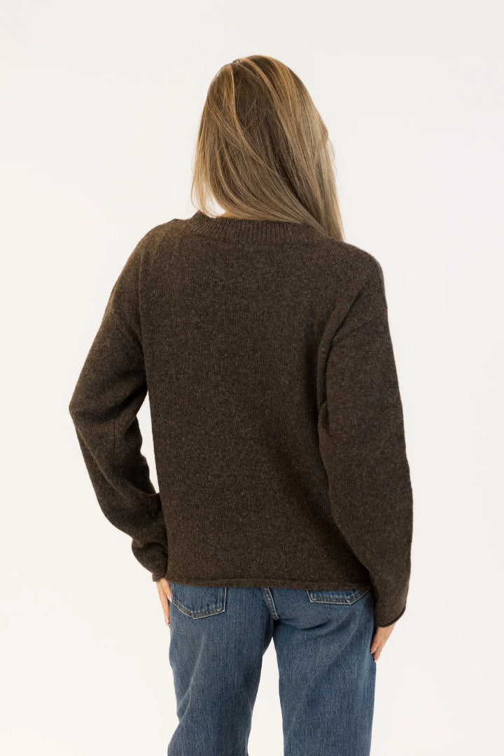 Lyla + Luxe Aiden Daisy Crewneck Pullover Dark Brown