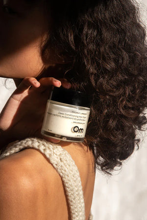 Om Coconut + Pracaxi Deep Conditioning Hair Mask
