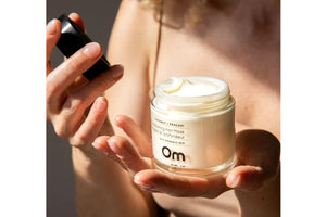 Om Coconut + Pracaxi Deep Conditioning Hair Mask