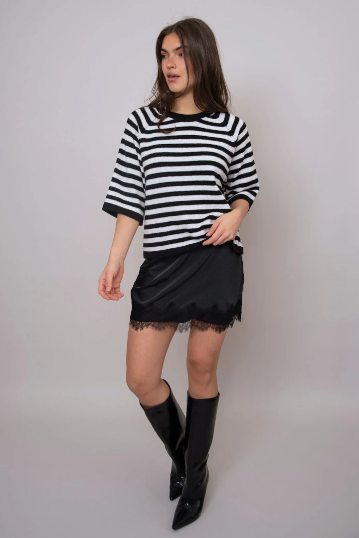 RD Style Ulla Short Raglan Sleeve Crew Neck Black Calla Lilly